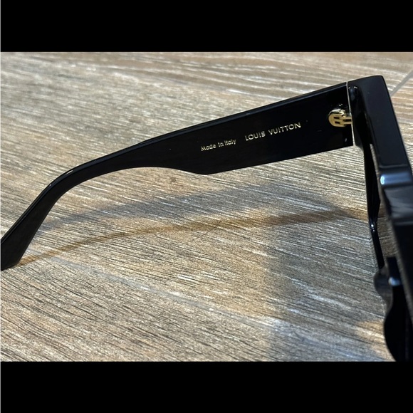 Louis Vuitton Sunglasses Cyclone - Picture 2 of 4